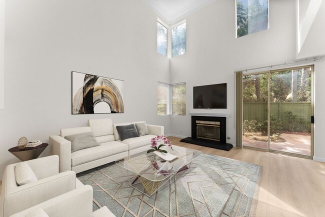 Foto del edificio - 4 Bed/2.5 Bath Vista Residence Beautifully...