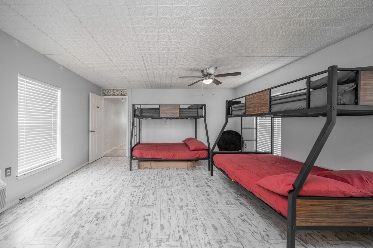 Foto del edificio - 6317 1st St