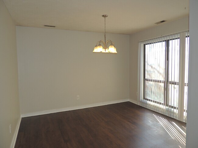 Foto del edificio - 6961 Candlewood Dr