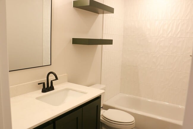 Building Photo - Brand New Home in Yukon!