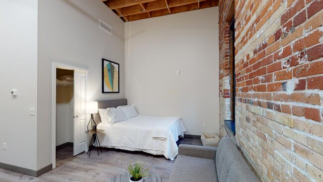 Estudio - Lofts on Rowe