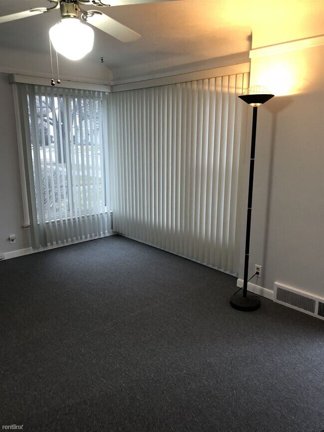 Building Photo - 2 br, 1 bath House - 2335 Rowland Ave