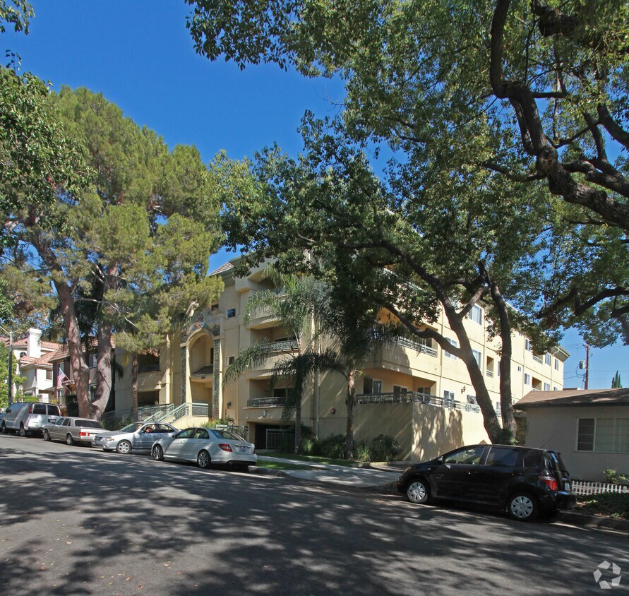 Building Photo - 620 E Palm Ave