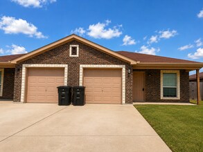 Building Photo - 1529 Justin Lp