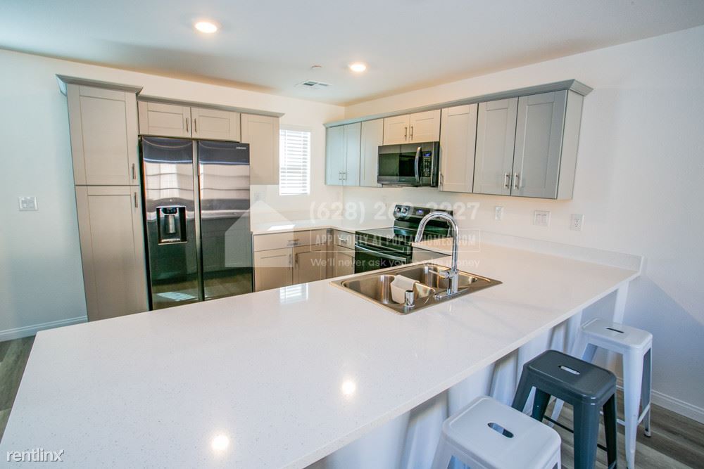 Primary Photo - 3 br, 2.5 bath Townhome - 2855 Atomic Tang...