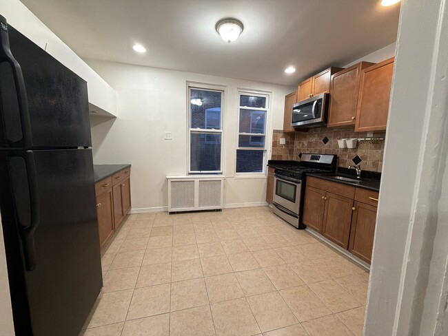Building Photo - 2305 Kerrigan Ave