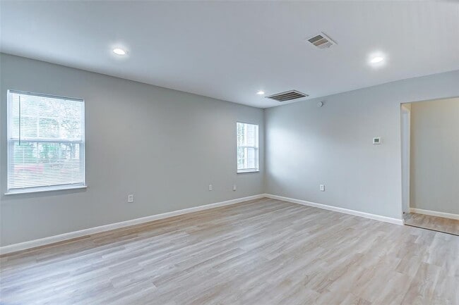 Foto del edificio - 4624 Kingsbury St