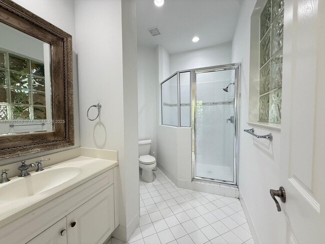 Building Photo - 996 Sanibel Dr