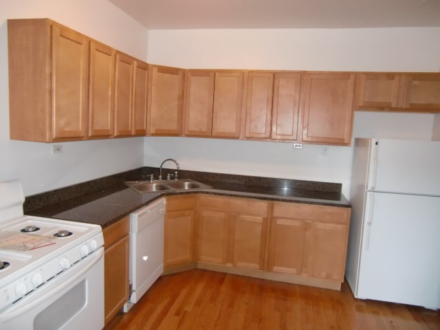 Building Photo - 841 W Dakin St