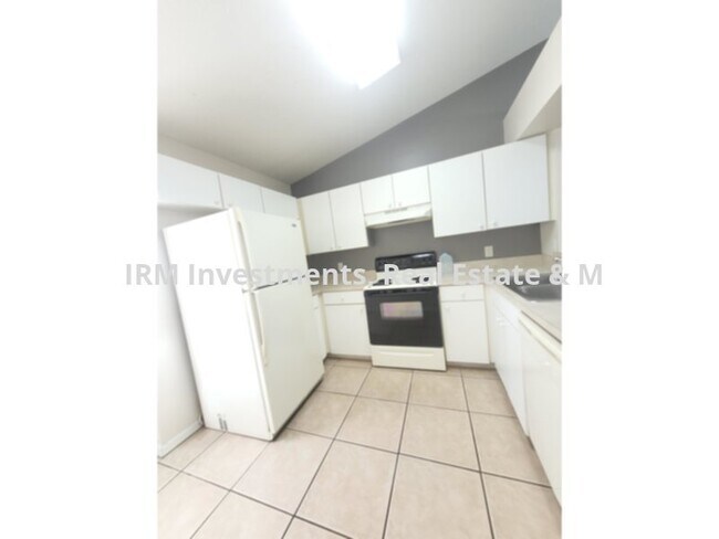 Foto del edificio - 2 bedroom 2 bathroom townhome