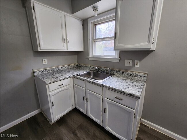 Foto del edificio - 21170 Fuller Ave