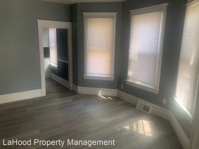 Building Photo - 3 br, 1 bath House - 315 E Maywood Ave