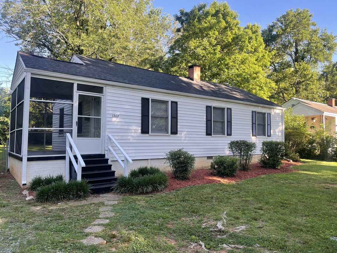 Primary Photo - 1207 N Elam Ave