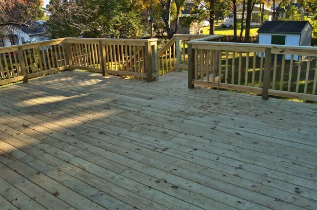 Building Photo - 511 Bayside Dr
