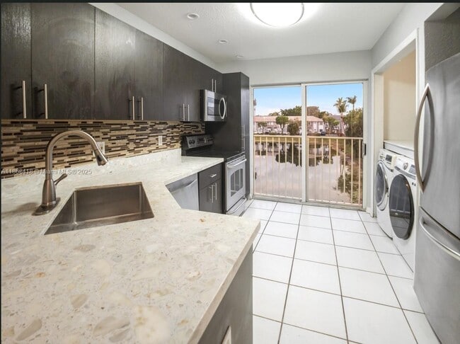 Foto del edificio - 5755 NW 109th Ave