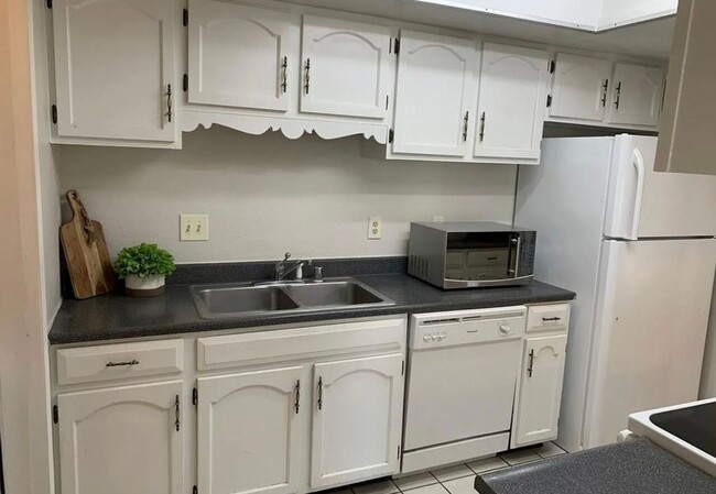 Foto del edificio - 7461 Prairie Rd NE