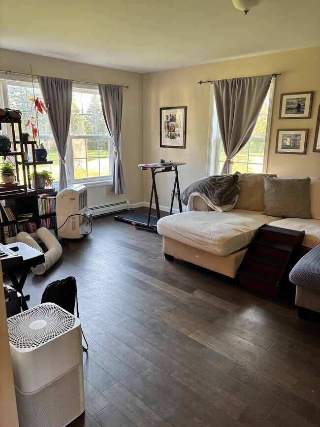 Living Room - 49 Bower St