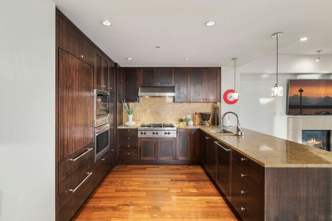 Foto del edificio - 500 106th Ave NE