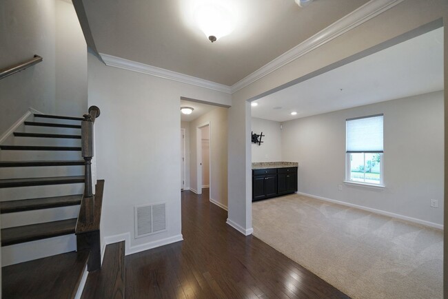 Building Photo - Luxury 3 Bedroom 4 Bath Townhome in Atwate...