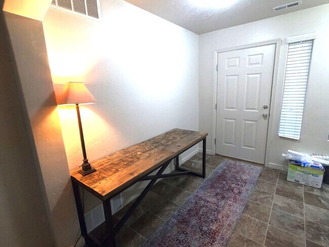 Foto del edificio - Lovely Home For Rent