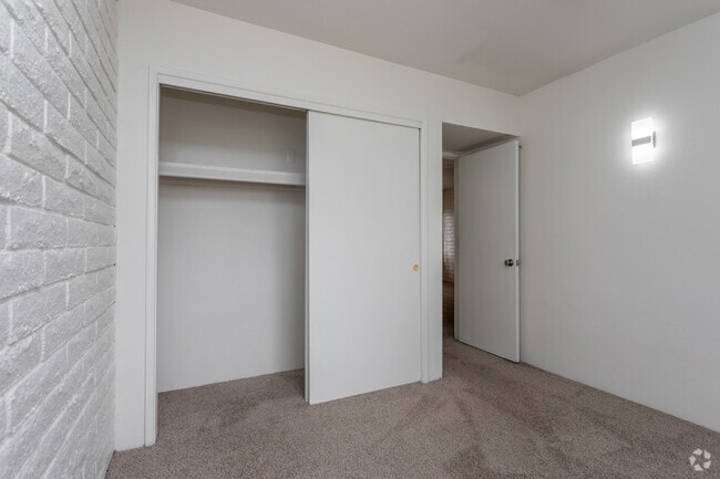 2HAB, 1BA - 615 ft² - Mountain Plaza Apartments