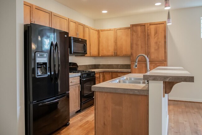 Foto del edificio - Spacious 1,884 sq ft 3bd 2.5bth home w/ loft & 2 car garage!