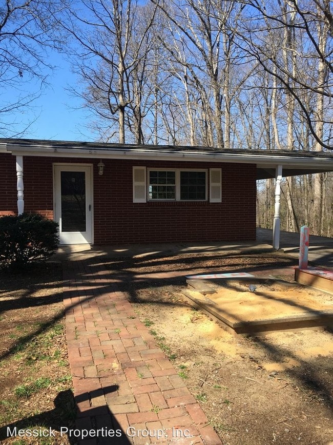 4540 Shattalon Dr, WinstonSalem, NC 27106 Apartment for Rent in