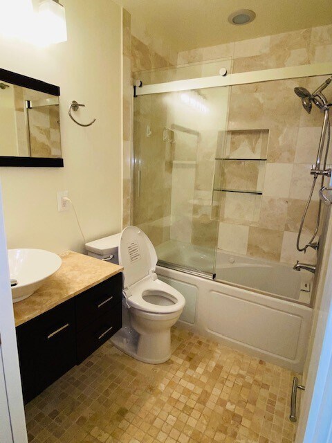 Bathroom 2 - 138 Monroe St