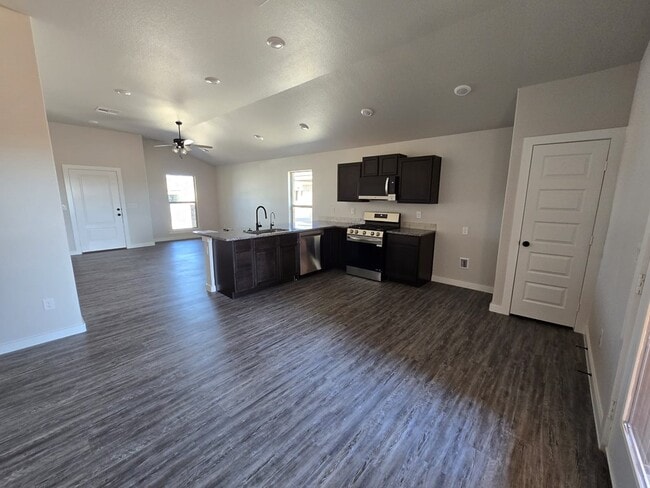 Foto del edificio - 528 Boxelder Dr