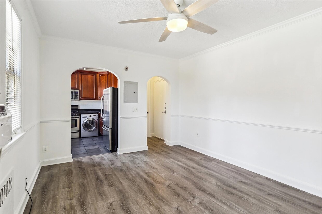 Photo - 3028 Wisconsin Ave NW (Washington, DC)