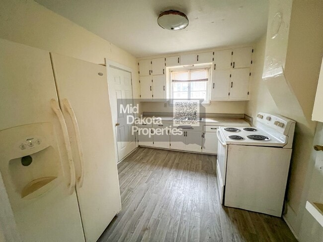 Building Photo - 623 E Hanson-3 bedroom house