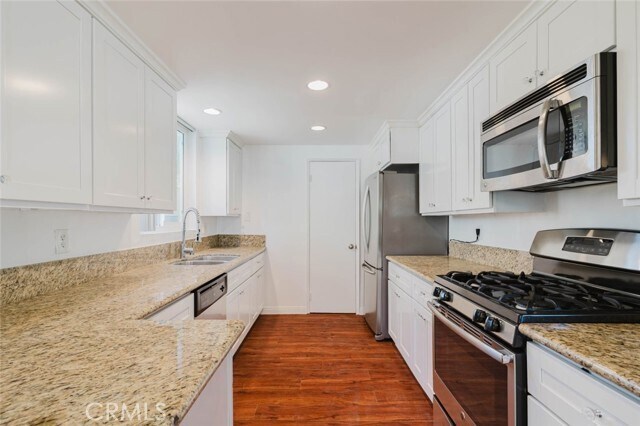 Foto del edificio - 7426 Dempsey Ave