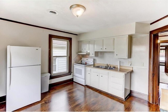 Building Photo - 7 N Sutphin St