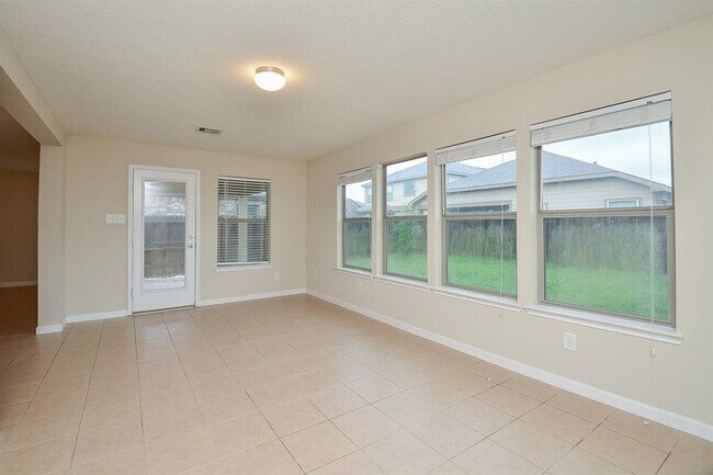 Foto del edificio - 22214 Woodseem Ct