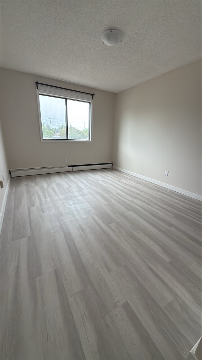 Photo du bâtiment - 9208-9106 Avenue NW