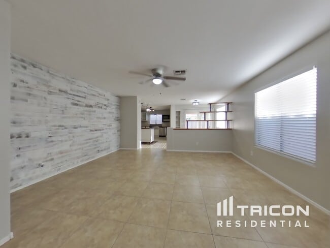Building Photo - 43780 Elm Dr