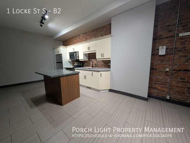 Photo du bâtiment - Gorgeous 4 Bedroom Industrial Style Apartm...