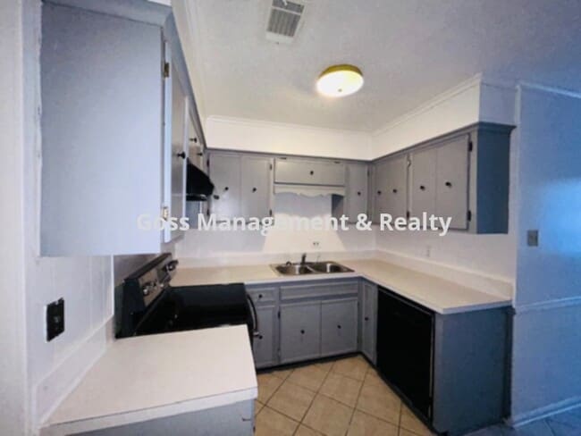 Building Photo - Two bedroom, one and a half bath duplex of...