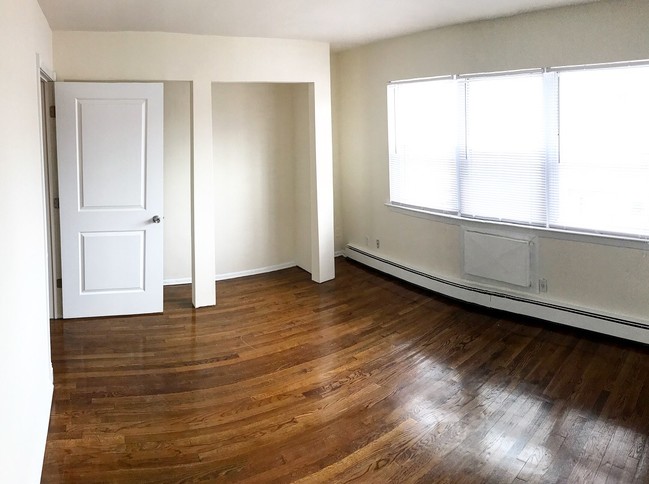 Building Photo - 8th Ave Condos LLC - 304