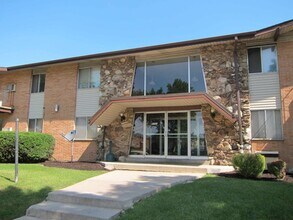 Building Photo - 8750 W Mill Rd