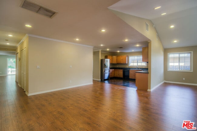 Foto del edificio - 5415 Fallbrook Ave