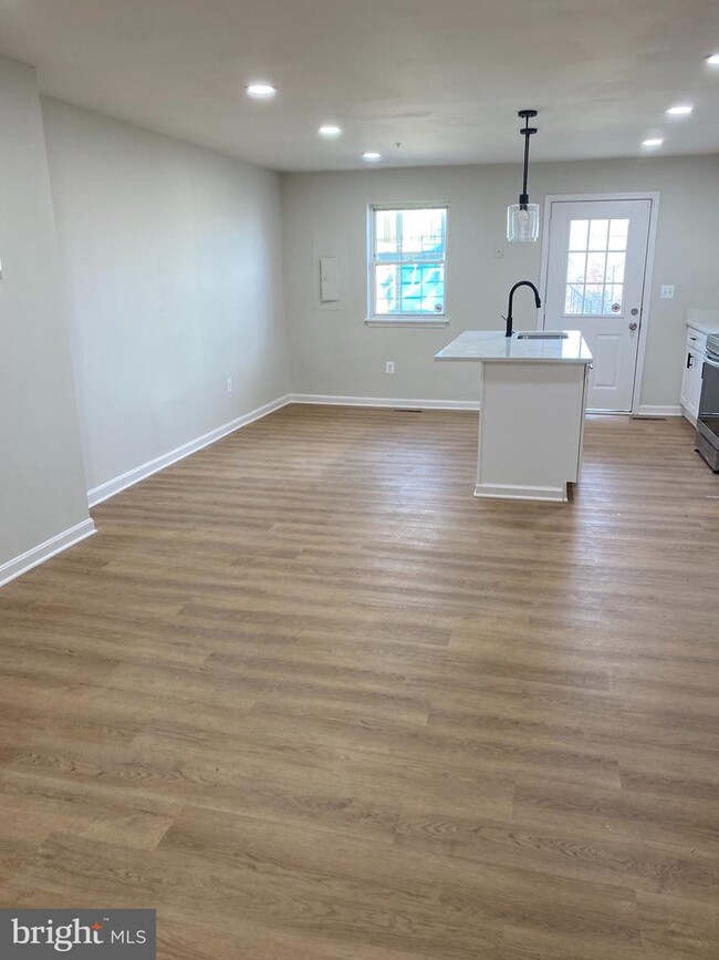 Foto del edificio - 1729 Guilford Ave