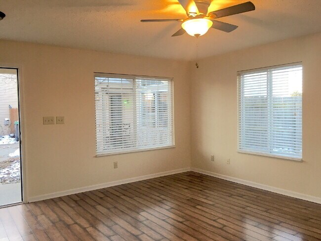 Building Photo - Welcome home to this charming 3-bedroom, 2.5-bath home with a loft in the desirable Village Pines...