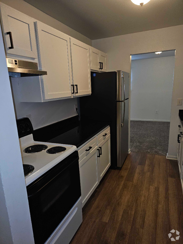 Building Photo - 5856 Highview Dr