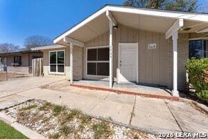 Building Photo - 5035 Vlg Crst Dr