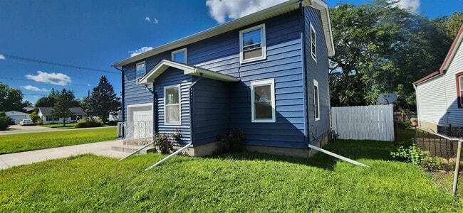 Building Photo - 304 Wilshire Dr
