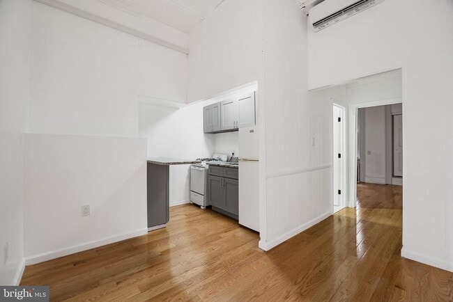 Building Photo - 1225 Spruce St