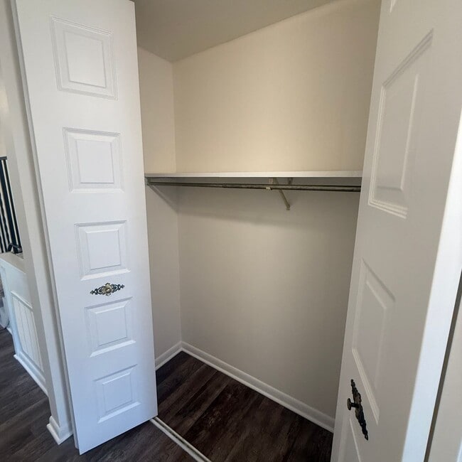 Building Photo - 2239-2239 N Thompson Rd