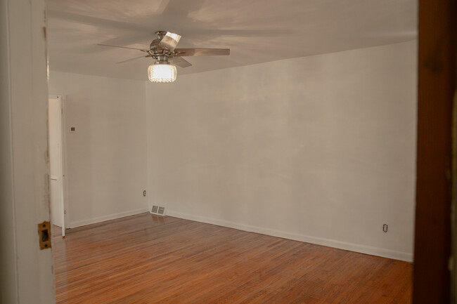 Building Photo - 4014 Ford Rd