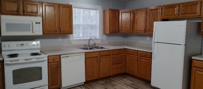 Building Photo - 763 Ergle St